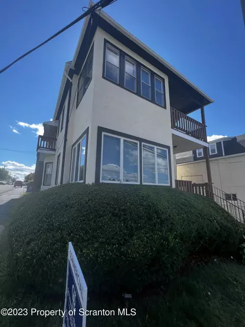466 E Drinker St, Dunmore, PA 18512 photo 3