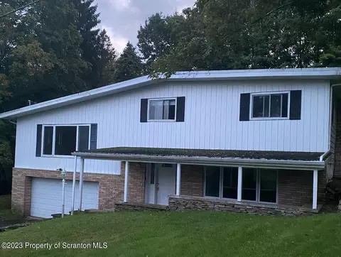 205 Alans Dr, Clarks Summit, PA 18411