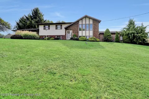 888 Chestnut St, Mayfield, PA 18433