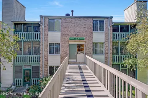 1208 Summit Pointe, Scranton, PA 18508