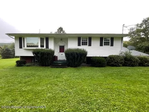 11 Altmiller Ln, Scott Twp, PA 18411
