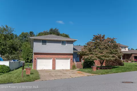 20 W Sunrise Dr, Pittston, PA 18640