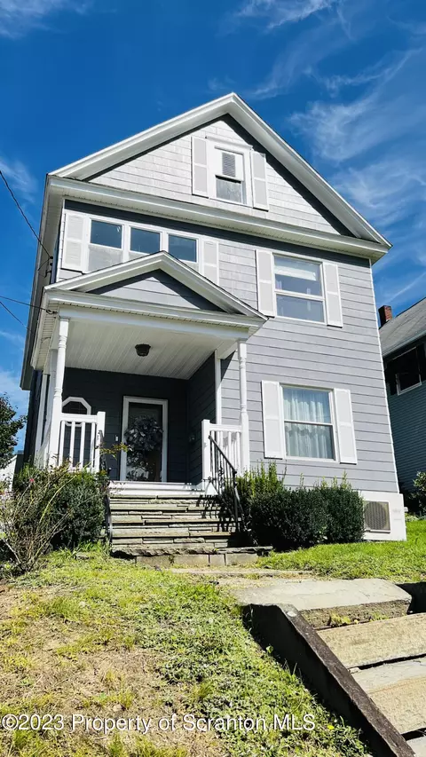 33 Canaan St, Carbondale, PA 18407