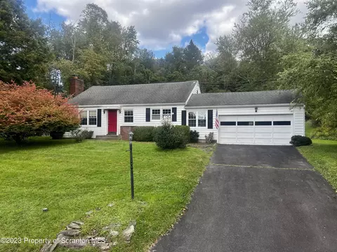 30 Pine Tree Dr, Glenburn, PA 18414