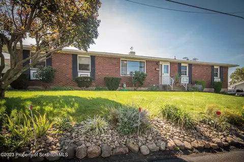 400 Rear Packer, Avoca, PA 18641