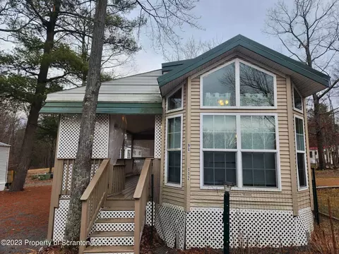 112 Bear Ln, Hawley, PA 18428