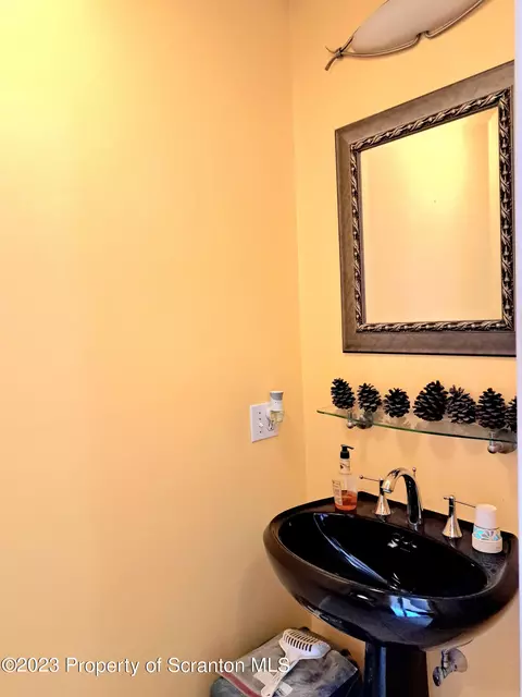 987 Chase Rd, Shavertown, PA 18708 photo 32