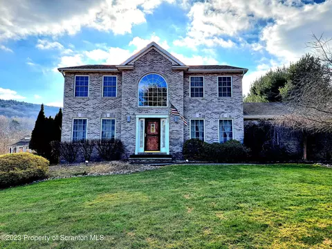 987 Chase Rd, Shavertown, PA 18708