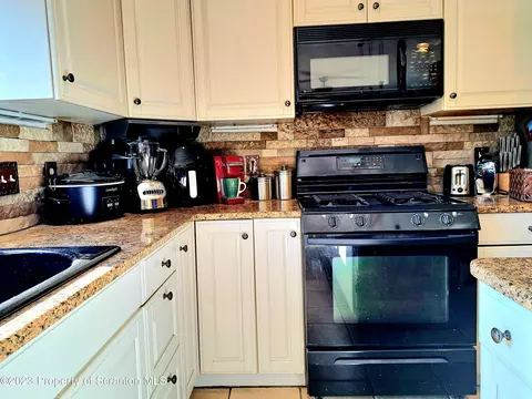 987 Chase Rd, Shavertown, PA 18708 photo 12