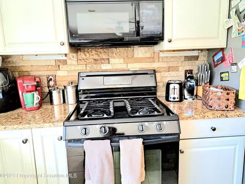 987 Chase Rd, Shavertown, PA 18708 photo 10