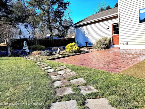 987 Chase Rd, Shavertown, PA 18708 photo 4