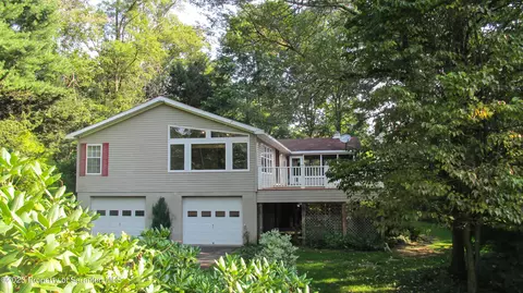 624 White Creek Rd, Meshoppen, PA 18630