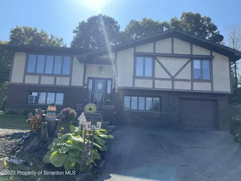 5 Sharon Dr, Moosic, PA 18507 photo 4