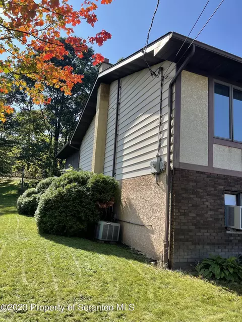 5 Sharon Dr, Moosic, PA 18507 photo 5
