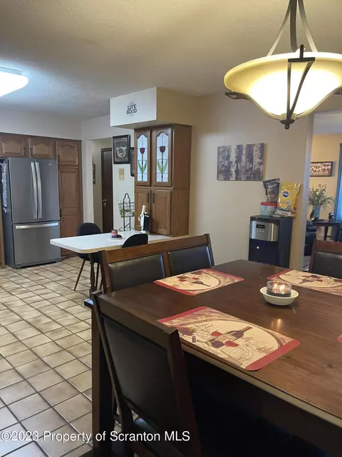 5 Sharon Dr, Moosic, PA 18507 photo 9