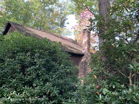 14 Little Lake Rd, Jefferson Twp, PA 18436