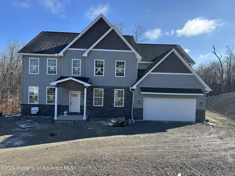 137 Pin Oak Pl, Moscow, PA 18444