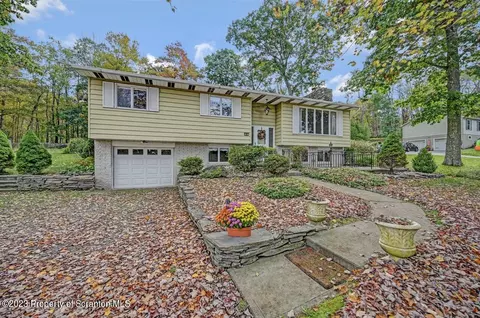 40 Hillcrest Dr, Covington Twp, PA 18424