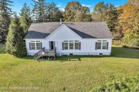123 Brown Dr, Factoryville, PA 18419