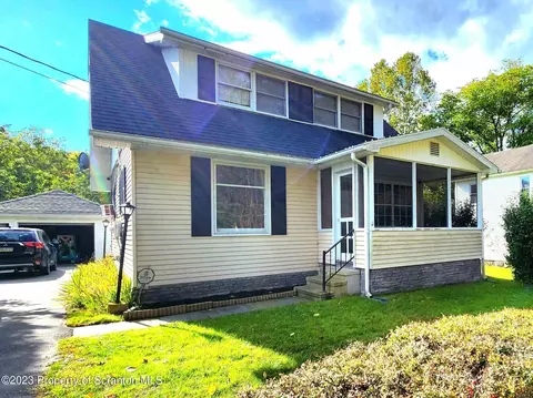 28 High St, Nicholson, PA 18446