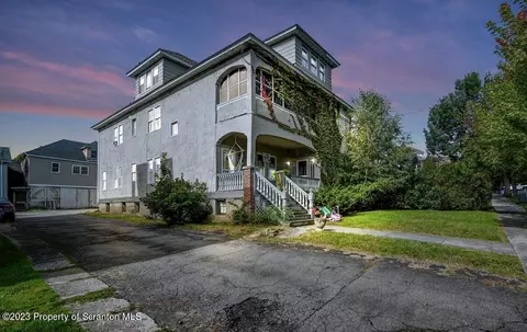 517 Miles Ave, Dickson City, PA 18519