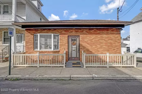 221 Elm St, Dunmore, PA 18512