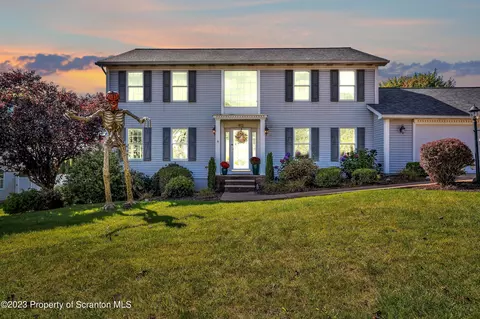 413 White Birch Dr, Archbald, PA 18403