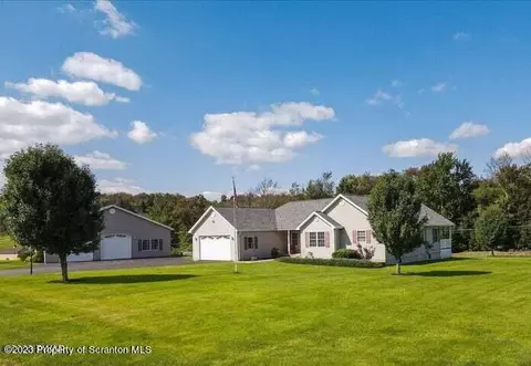 27 Sterling View Dr, Lake Ariel, PA 18436