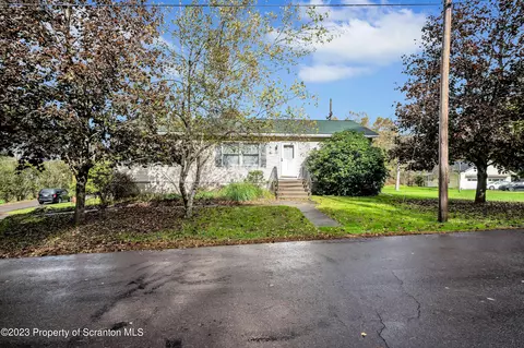 40 Lindley Ave, Factoryville, PA 18419