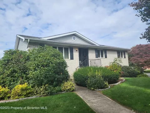 212 W Swinnick Dr, Dunmore, PA 18512