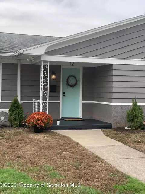 12 5th St, Moosic, PA 18507
