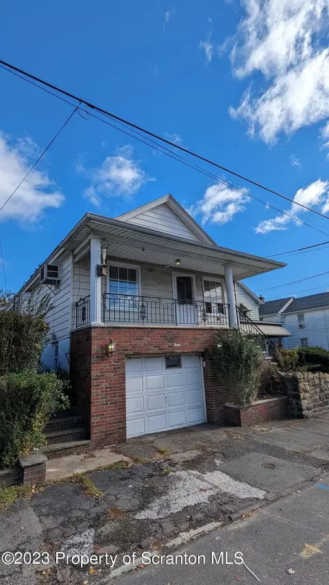 2012 Washburn St, Scranton, PA 18504