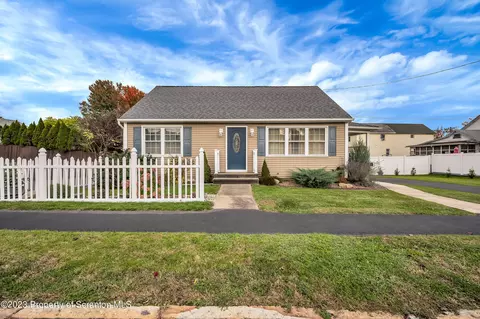 709 Meade St, Throop, PA 18512