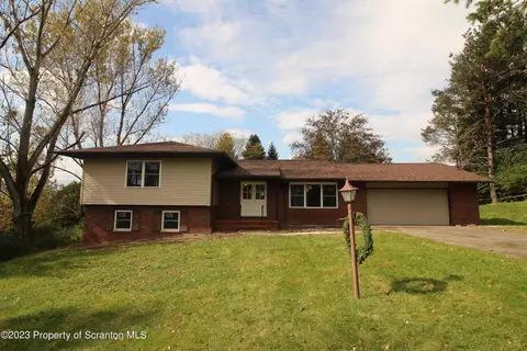 111 Miller Rd, Clarks Summit, PA 18411