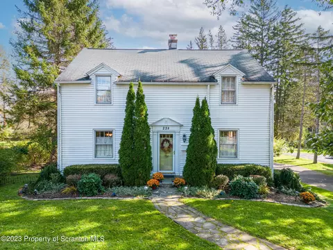 238 N Abington Rd, Clarks Summit, PA 18411