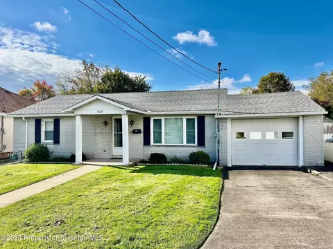 625 Crystal St, Peckville, PA 18452