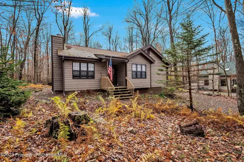 9 Fawn Ct, Gouldsboro, PA 18424