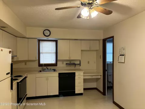 323 Mooney St, Olyphant, PA 18447 photo 4