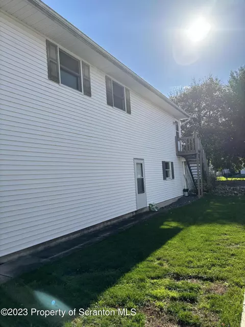 323 Mooney St, Olyphant, PA 18447 photo 17