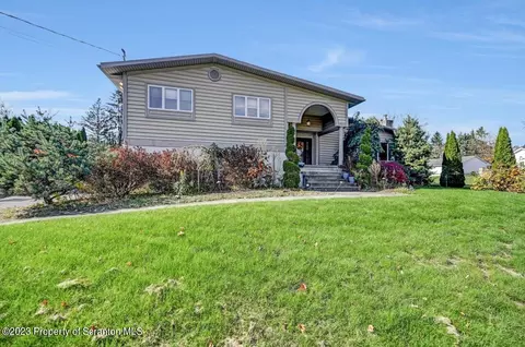 105 Relda Rd, Roaring Brook Twp, PA 18444