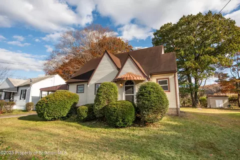 33 Salina St, Moosic, PA 18507