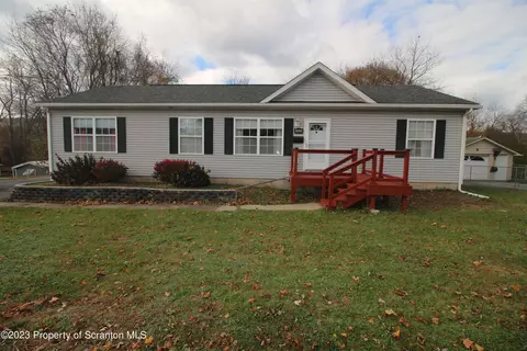 180 Gordon Ave, Carbondale, PA 18407
