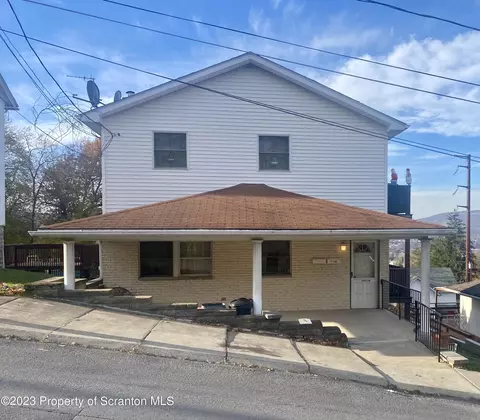 1117 Taylor Ave, Dunmore, PA 18512