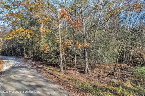 Oak Drive, Dalton, PA 18414