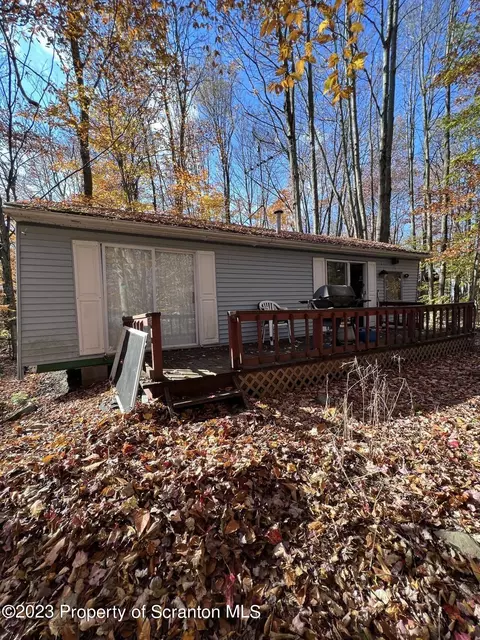 31 Blue Sky Path, Gouldsboro, PA 18424