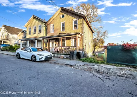 208 N Bromley Ave, Scranton, PA 18504