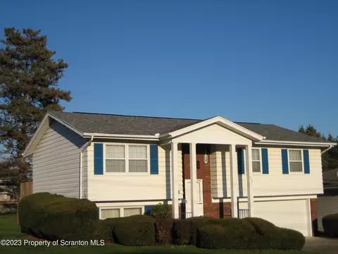 746 Kenwood Dr, Olyphant, PA 18447