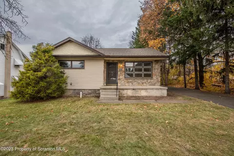 525 Rocky Glen Rd, Moosic, PA 18507