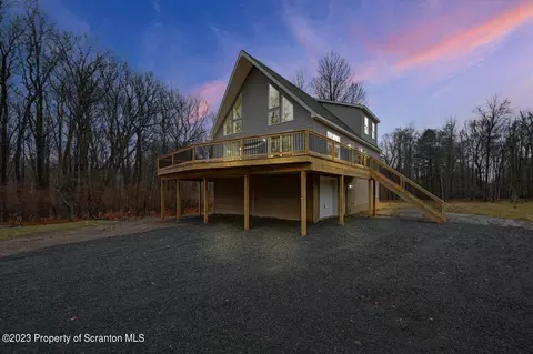 30 Lc Larsen Dr, Clifton Twp, PA 18424