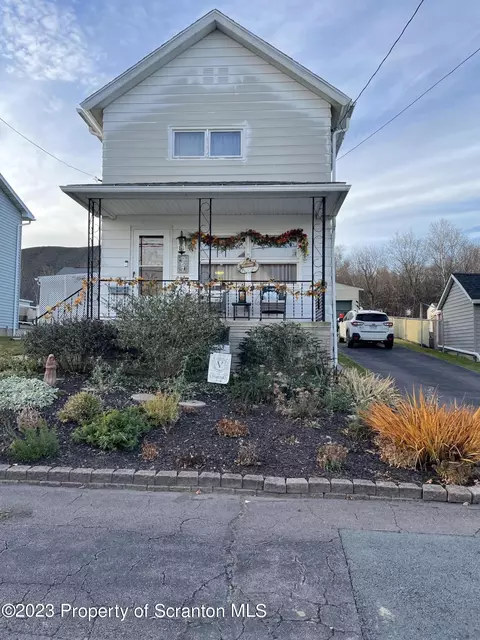 967 Carmalt St, Dickson City, PA 18519